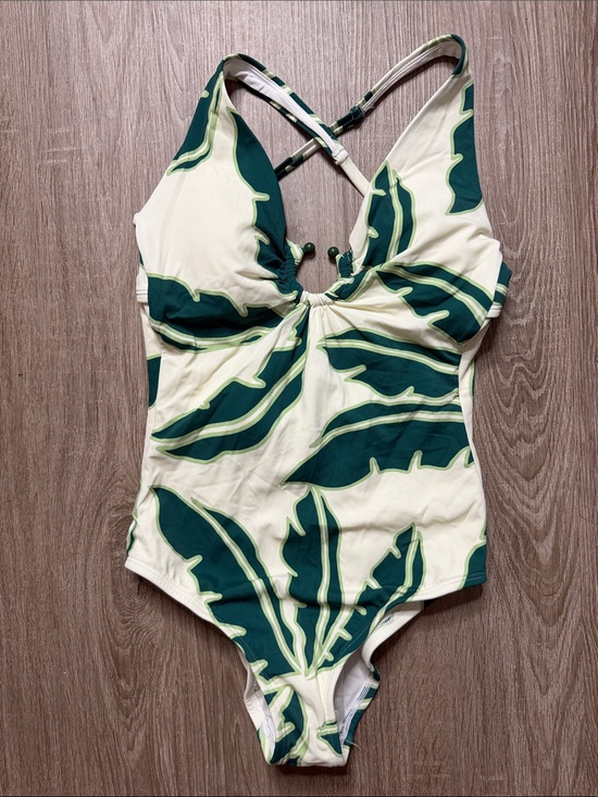 Shade & Shore Other - Tropical Leaf One-Piece Swimsuit in Cream & Dark Green
